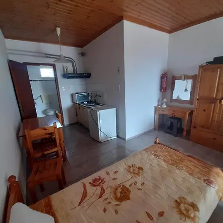 Christina Sunny Rooms Loútsa Exterior foto