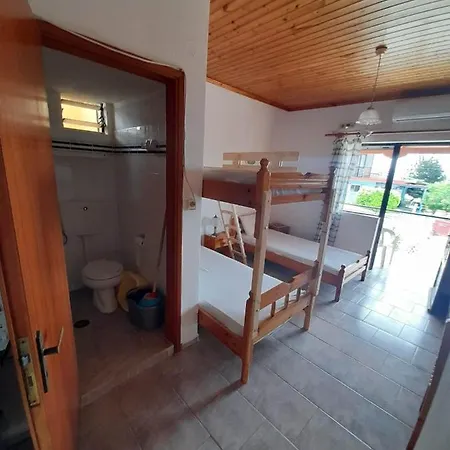 Christina Sunny Rooms Loútsa Exterior foto