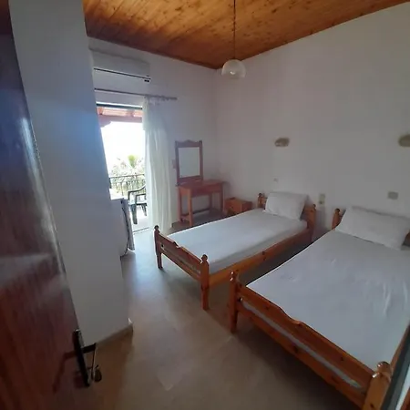 Christina Sunny Rooms Loútsa Exterior foto